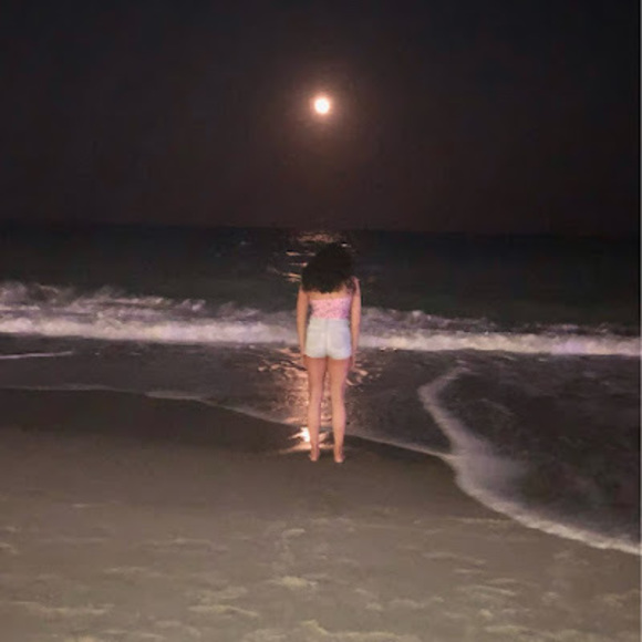 Meet your Posher, Abbey - Picture 1 of 1